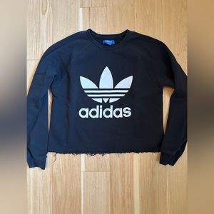 Adidas crop top, crewneck sweatshirt
